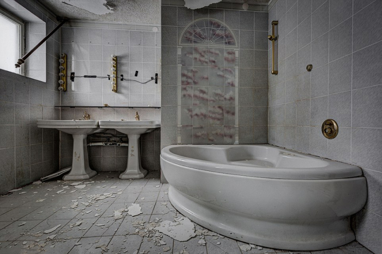 check-out-the-worlds-greatest-abandoned-hotels-9