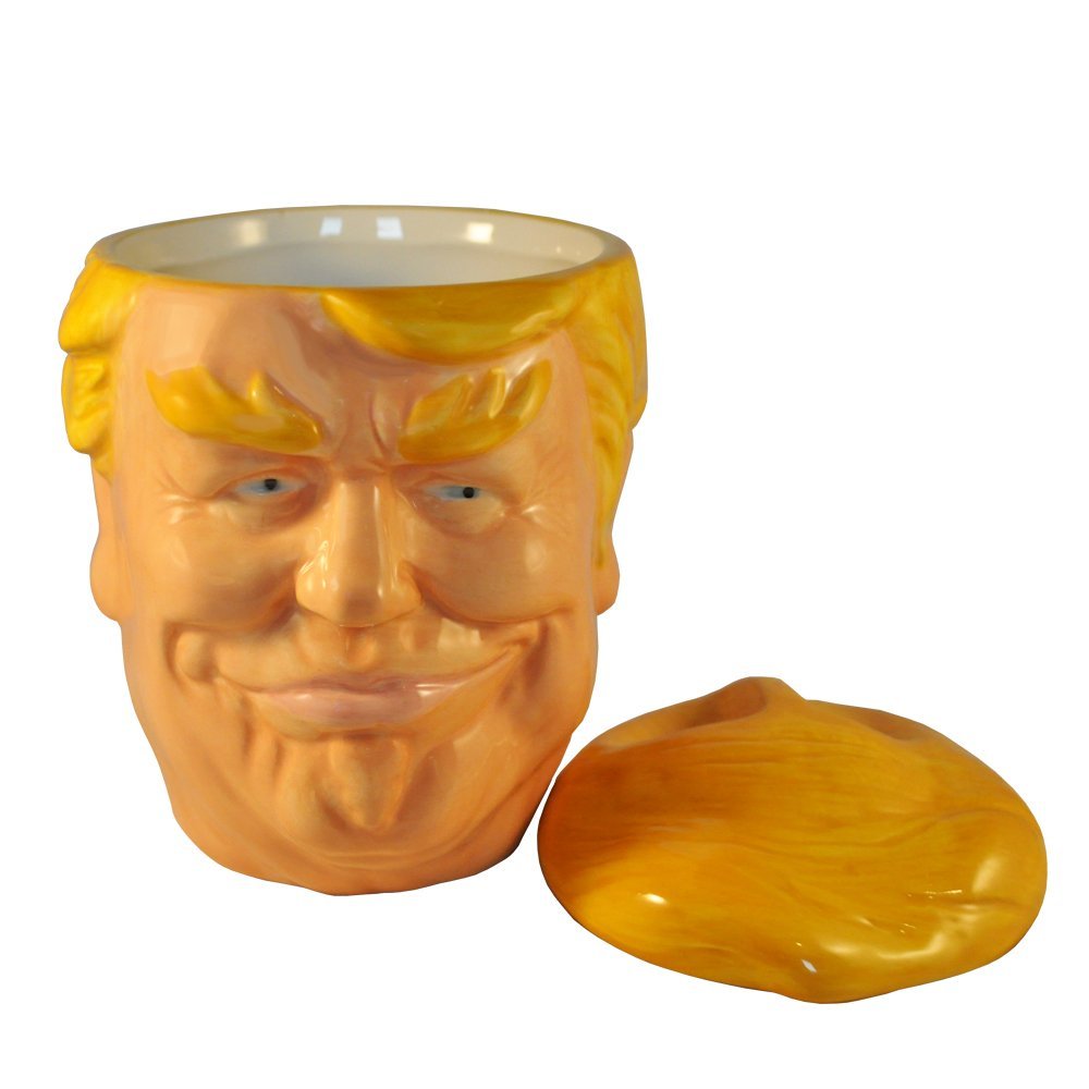 Ceramiczny kubek z twarzą Donalda Trumpa z przykrywką w kształcie jego fryzury