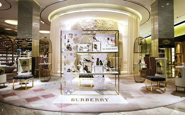 http://www.thenational.ae/blogs/all-dressed-up/burberrys-dubai-pop-up-shop