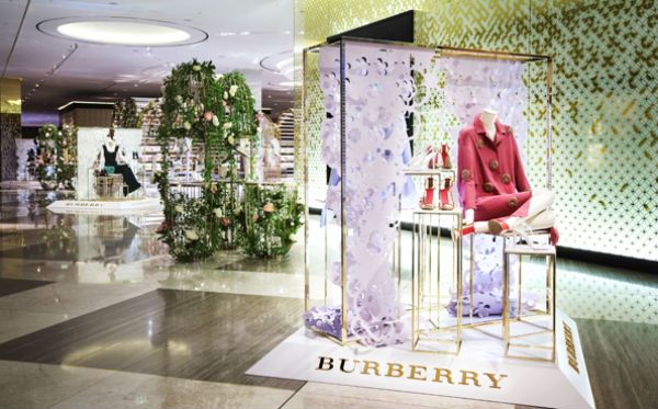 http://www.thenational.ae/blogs/all-dressed-up/burberrys-dubai-pop-up-shop