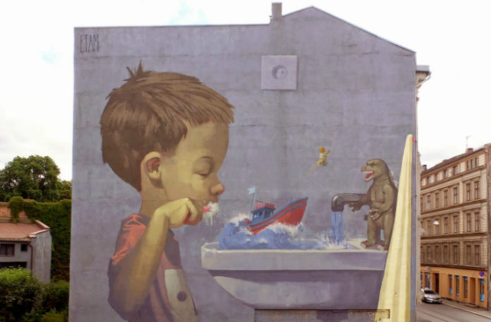 Mural przedstawijący chłopca myjącego zęby przy zlewie