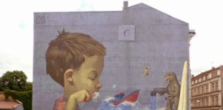 Mural przedstawijący chłopca myjącego zęby przy zlewie