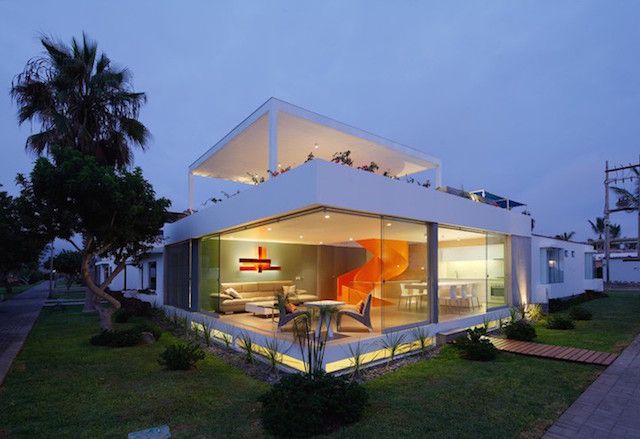 Flashy-Orange-Staircase-in-Modern-Home-13