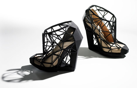 InvisibleNakedVersion-by-Andreia-Chaves-2011-V-and-A-Shoes-Pleasure-and-Pain-exhibition_dezeen_468_0