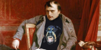 Obraz Napoleona ubranego w bluze z psem