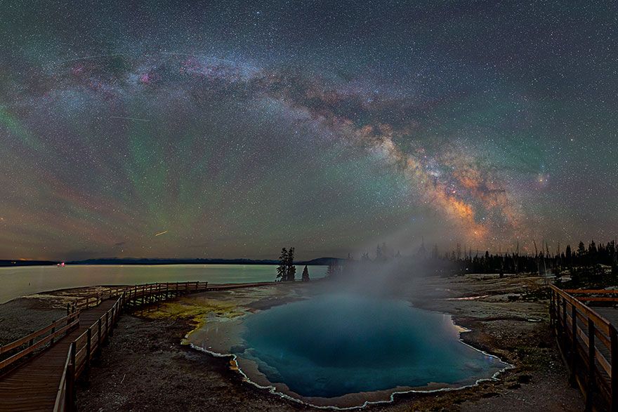 colorful-milky-way-photographs-yellowstone-park-3