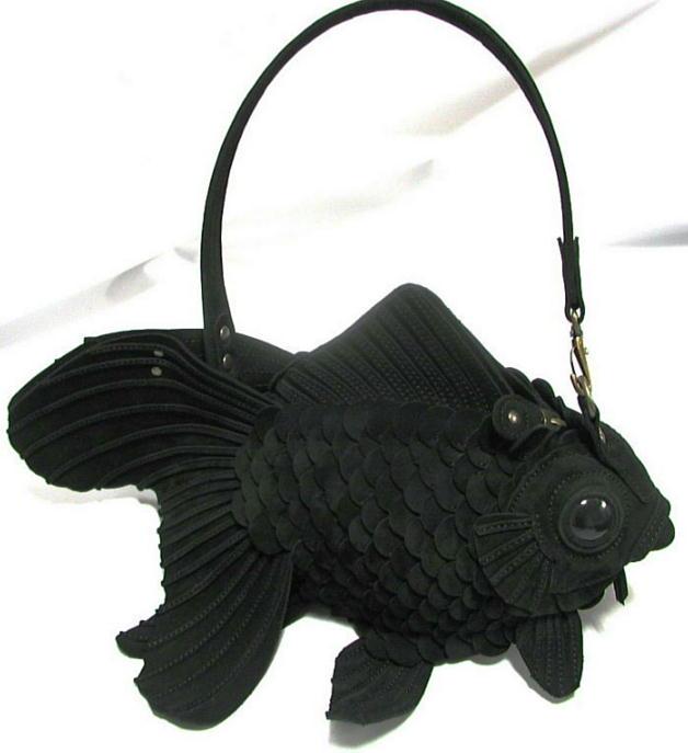 torba w kształcie czarnej ryby