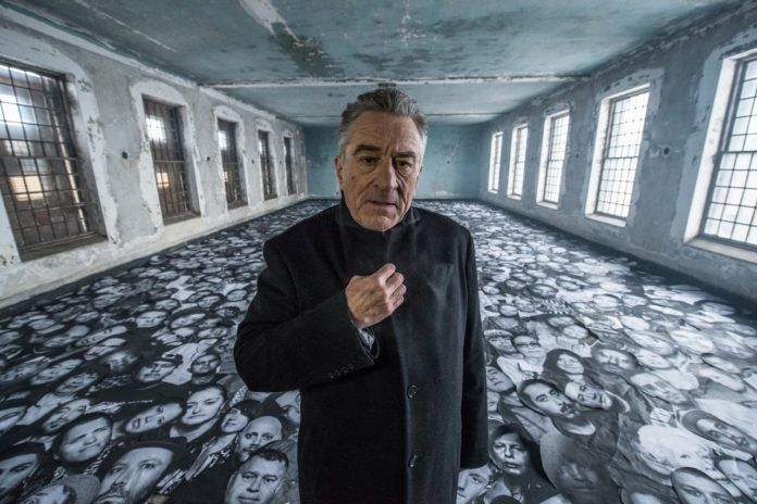 Robert De Niro w opuszczonym szpitalu na wyspie Ellis