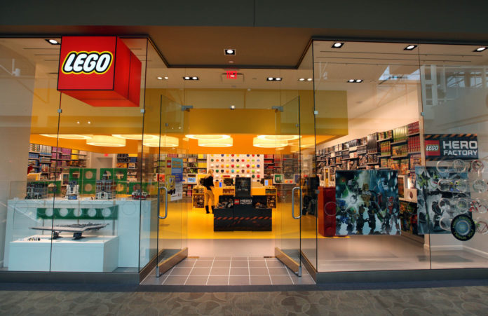 Wejście do sklepu z klockami LEGO