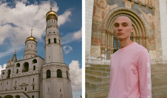 Dwa zdjęcia - na jednym młody mężczyzna w różowej koszulce, na drugim cerkwia
