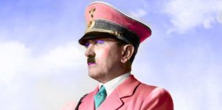 Mężczyzna z wąsem ubrany w różowy mundur