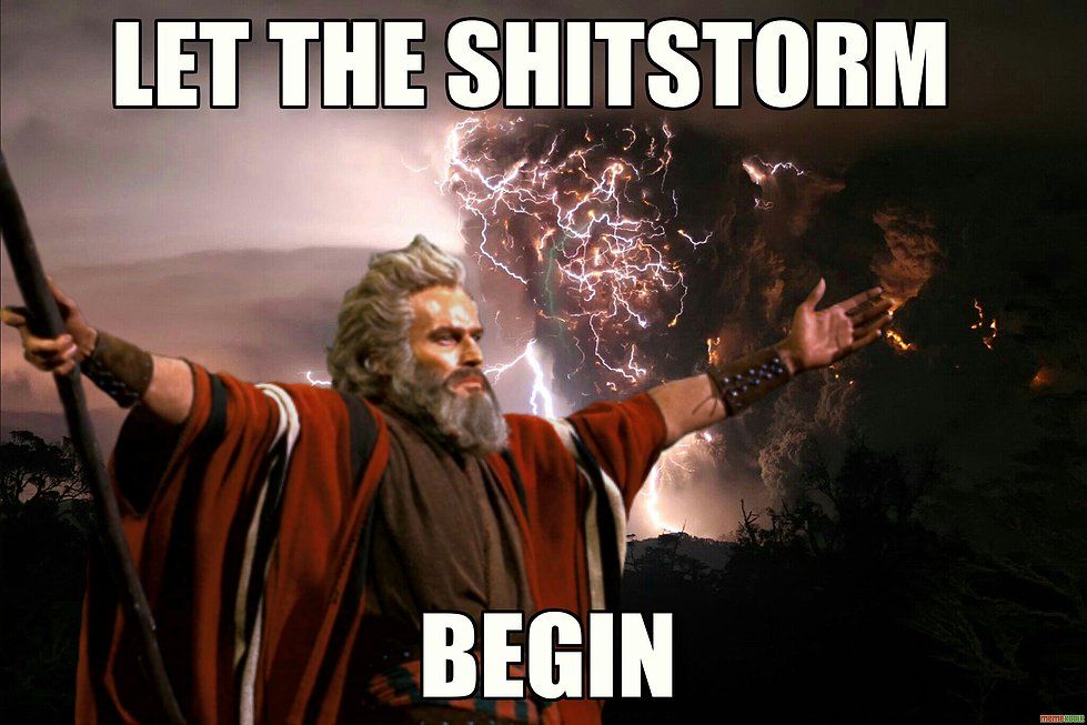 mem przedstawiający scenę z filmu "Ben Hur" z napisem "let the shitstorm begin"