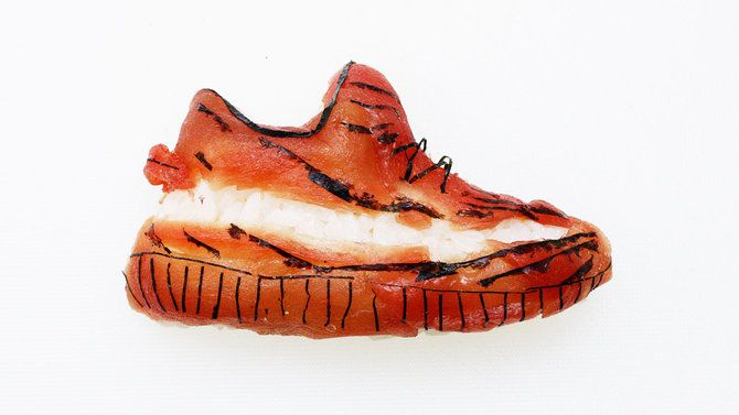 buty wykonane z sushi