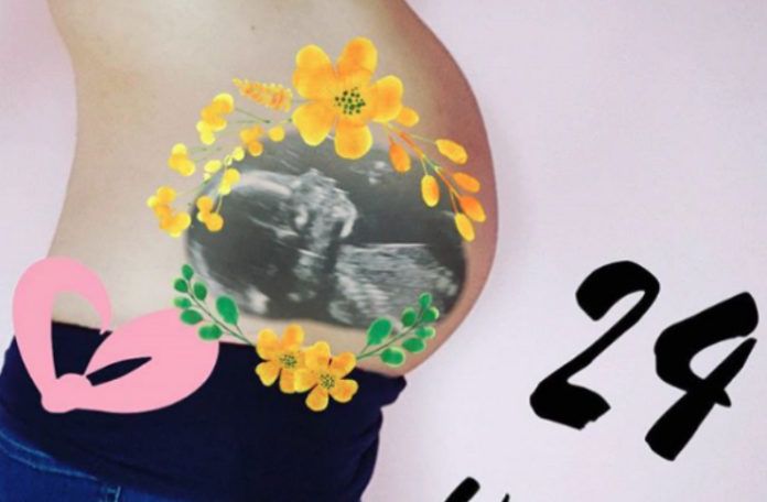 Zdjęcie wykonane przy użyciu aplikacji BellyScan - na brzuch kobiety nałożone jest USG dziecka