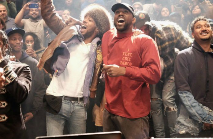 Kid Cudi i Kanye West wiwatują fanom.