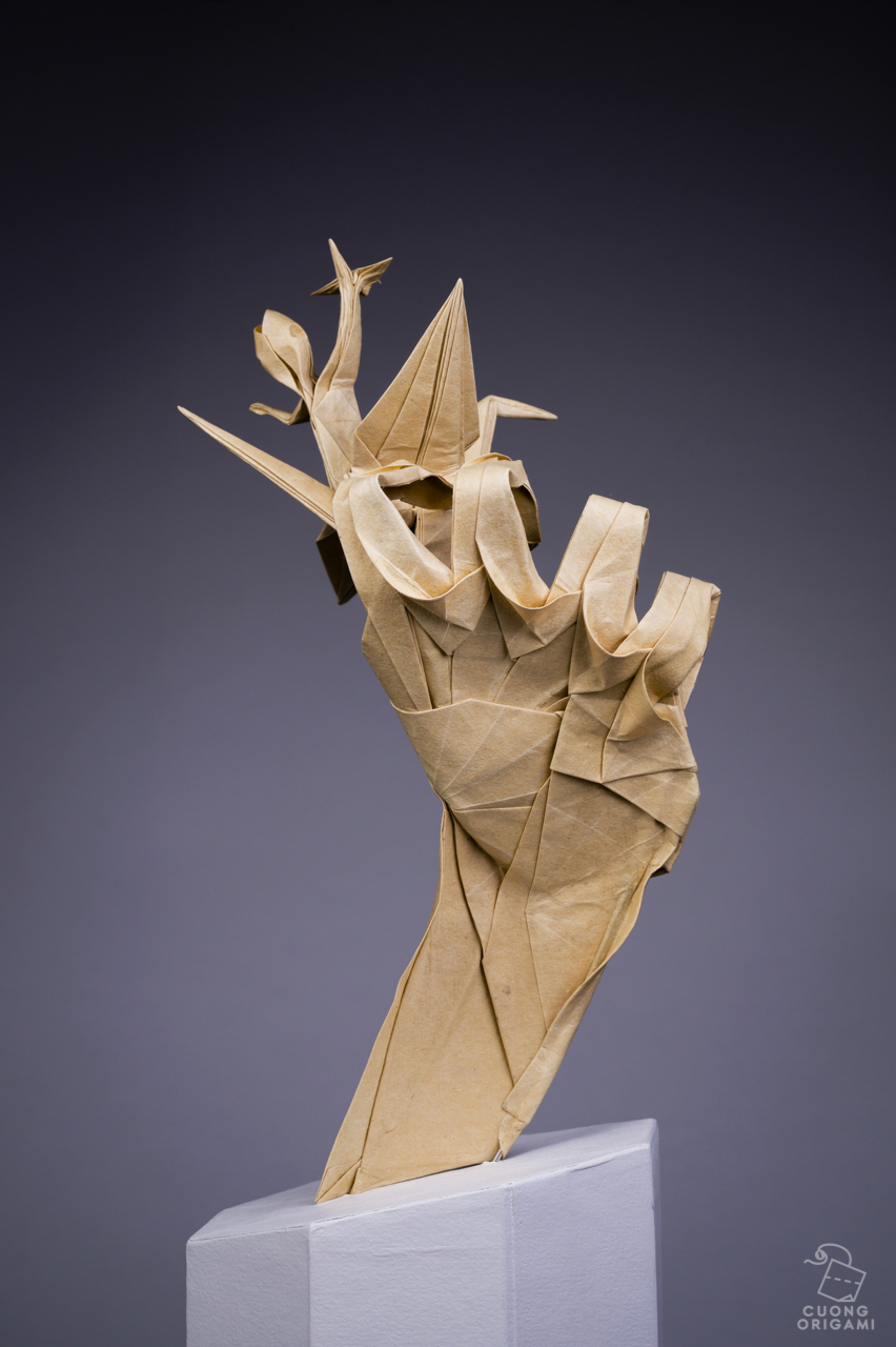 origami - chłopiec na dłoni