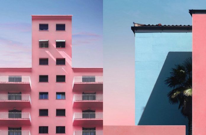 Budynki w pastelowym różu i pastelowym błękicie