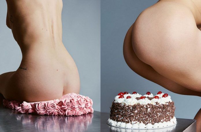 Dwa zdjęcia tyłków siedzących na tortach