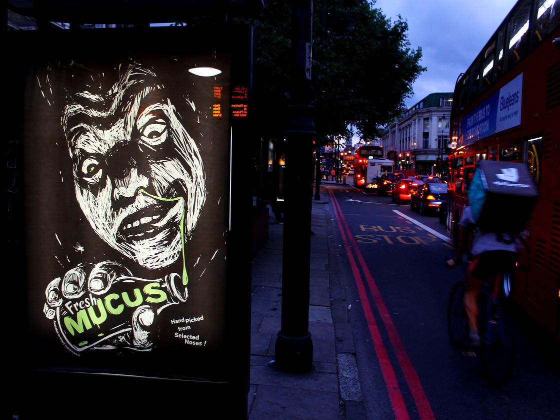 8 Brutalnie szczere „reklamy”, które zawisły w Londynie