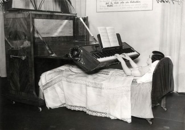 Łóżko z pianinem