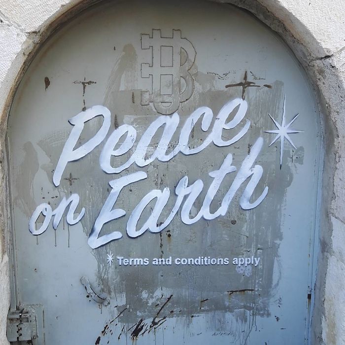 peace on earth angels streetart banksy bethlehem 1 5a24fc482221e 700 Dwie nowe prace Banksy'ego: czy święta dla wszystkich będą szczęśliwe?