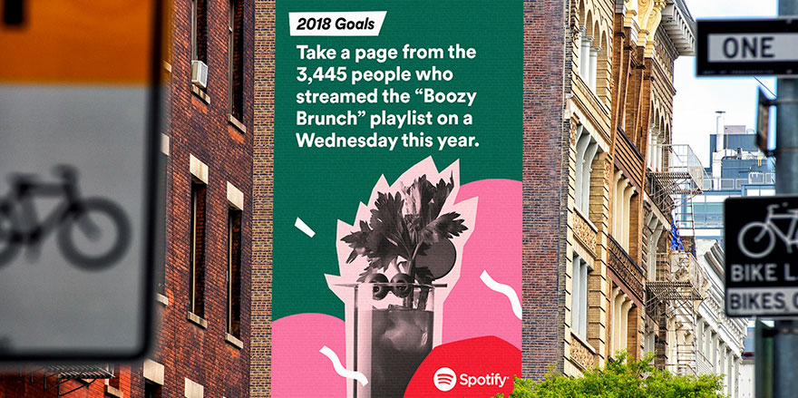 Billboard od Spotify wiszący na ścianie budynku