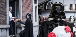 Darth Vader przedstawiony jako roznosiciel pizzy i zmywak
