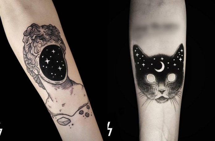 Tatuaż człowieka z kosmosem zamiast twarzy i kota również z motywem kosmosu