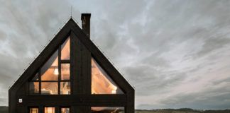 Minimalistyczny dom nad jeziorem