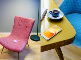 Różowy fotel z telefonem i żółty stolik z niebieskim fotelem