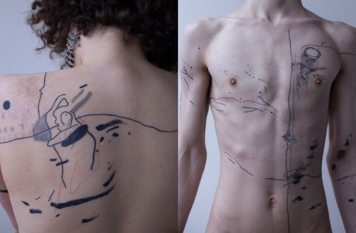Dwa zdjęcia przedstawiające abstrakcyjne tatuaże