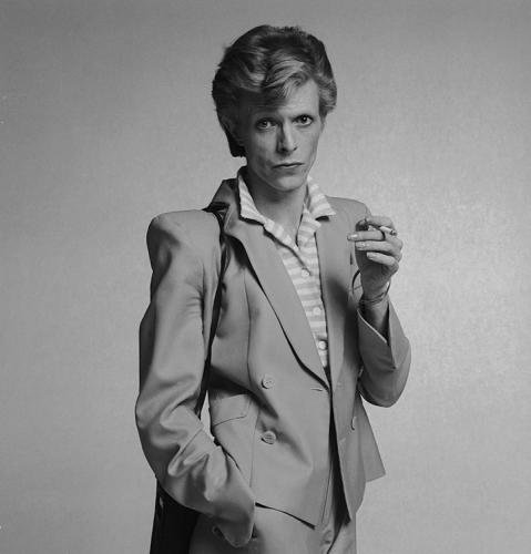 09 Sesja zdjęciowa przedstawiająca wycieńczonego od kokainy Davida Bowiego