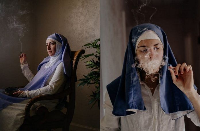 Zdjęcia dwóch zakonnic palących blanta