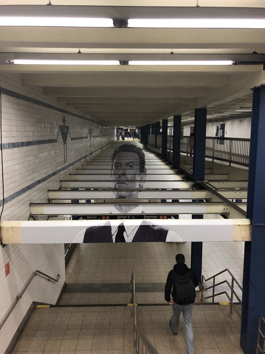 Portret Davida Bowiego na nowojorskiej stacji metra