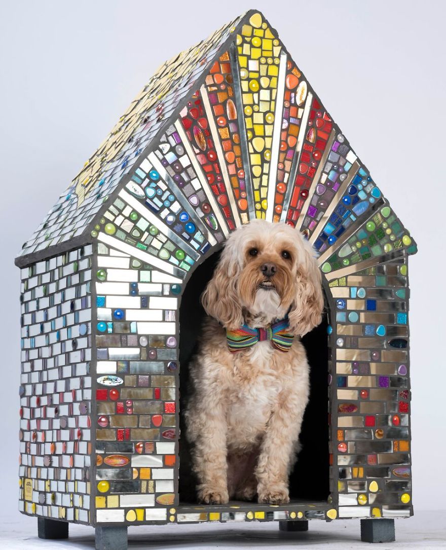 Designers create amazing dog houses for good cause 5ad5c566d4b77 jpeg 880 Architekci z całego świata zaprojektowali budy dla psów