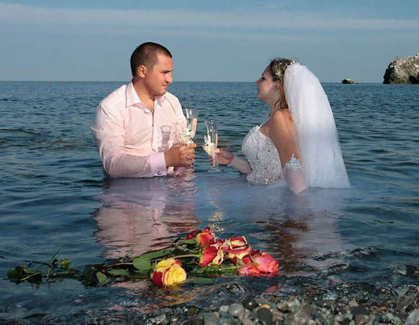 funny weird russian wedding photos 159 5ac49bd3577ff 605 Romantyzm w Rosji: 20 najgorszych zdjęć ślubnych