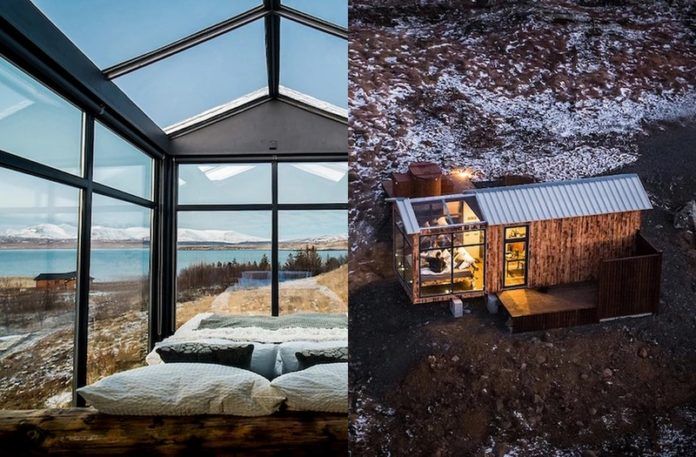Dwie fotografie przdstawiające szklaną sypialnię i dom z zewnątrz