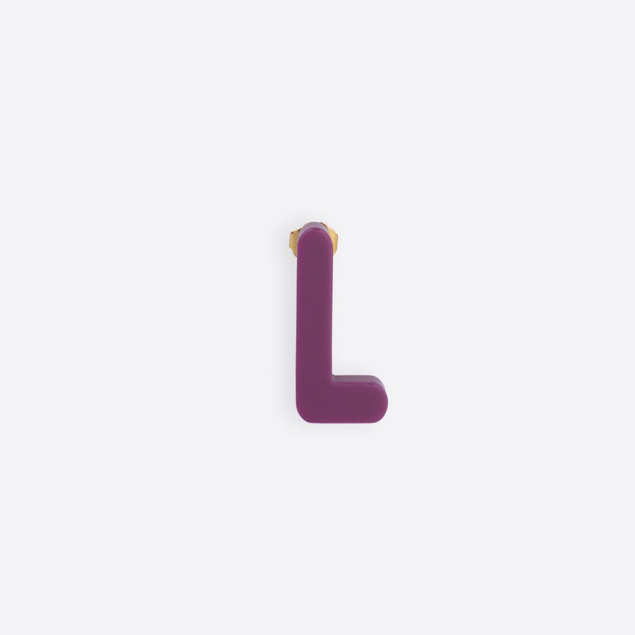 Fioletowa litera L na białym tle.