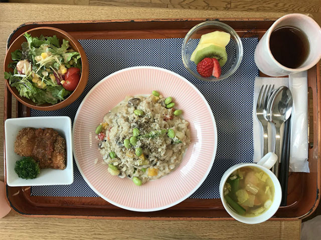 9 6 Jak wyglądają posiłki w japońskich szpitalach?