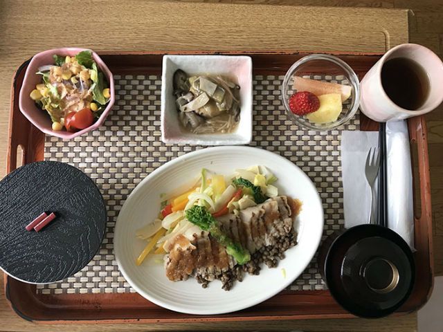 15 2 Jak wyglądają posiłki w japońskich szpitalach?