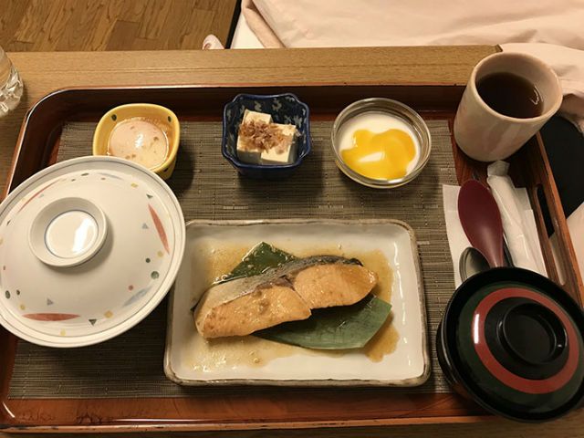 2 8 Jak wyglądają posiłki w japońskich szpitalach?