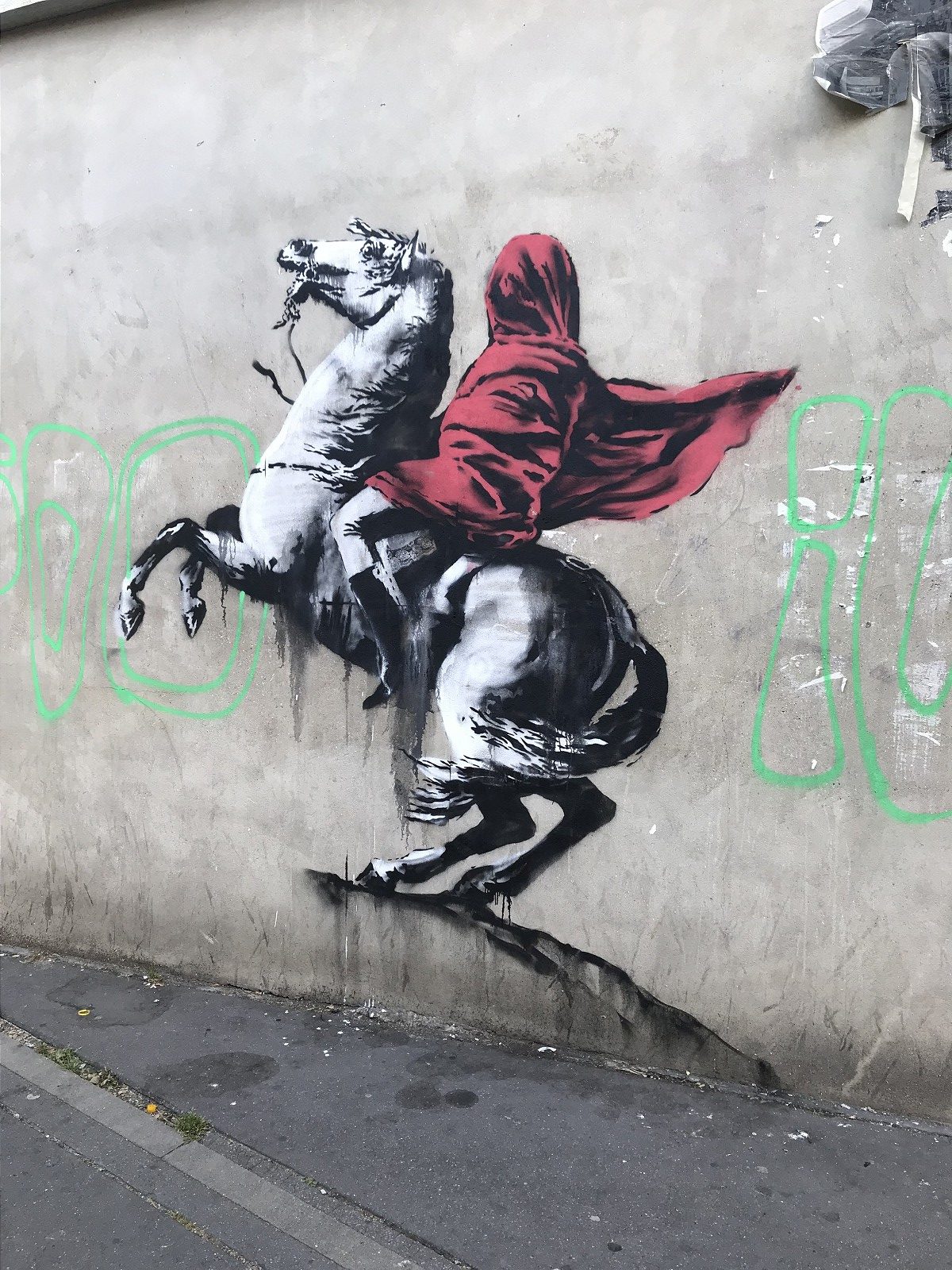 banksy paris06 e1529827008788 Banksy „zalał” ulice Paryża muralami w obronie uchodźców