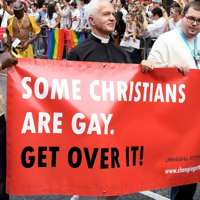 hilarious pride signs supporting gay marriage 7 5b1f93b1859bf 700 Najzabawniejsze hasła przeciwko homofobii z całego świata