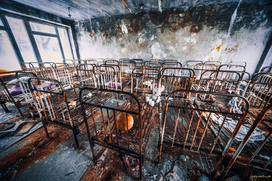 Chernobyl kenopsia 5b237b158d65c 880 Fotografka złamała zakaz i weszła do opuszczonych budynków Czarnobyla