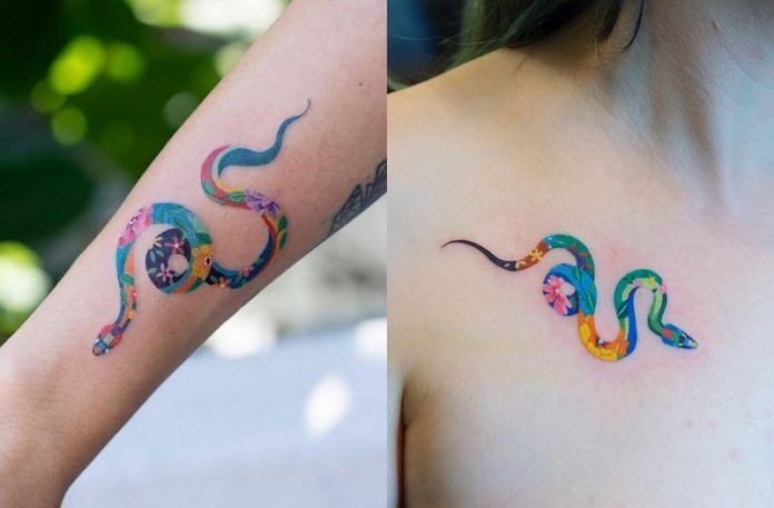 Dwa tatuaże przedstawiające kolorowe węże