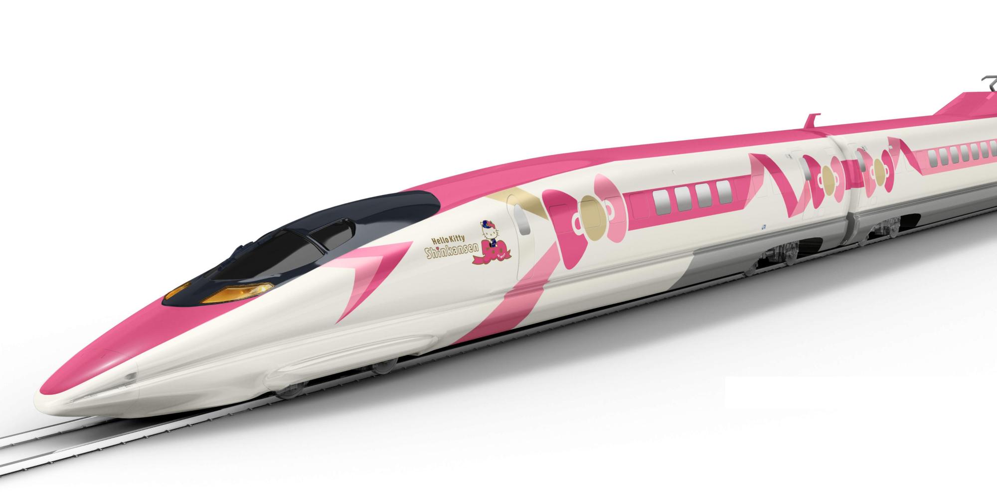 Biało różowy pociąg z namalowaną różową kokardą po boku na białym tle.