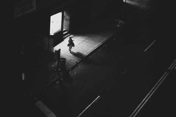 DSamotno8 5b4d76c07e7f4 700 Fotograf uchwycił chwile „samotności w Nowym Jorku”