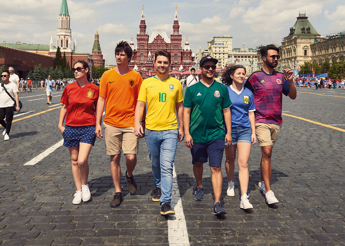 secret pride photos lgbtq flag football world cup lola mullenlowe russia 3 5b45a8c04052c 700 Projekt „Ukryta Flaga” przeciwko dyskryminacji LGBTQ w Rosji