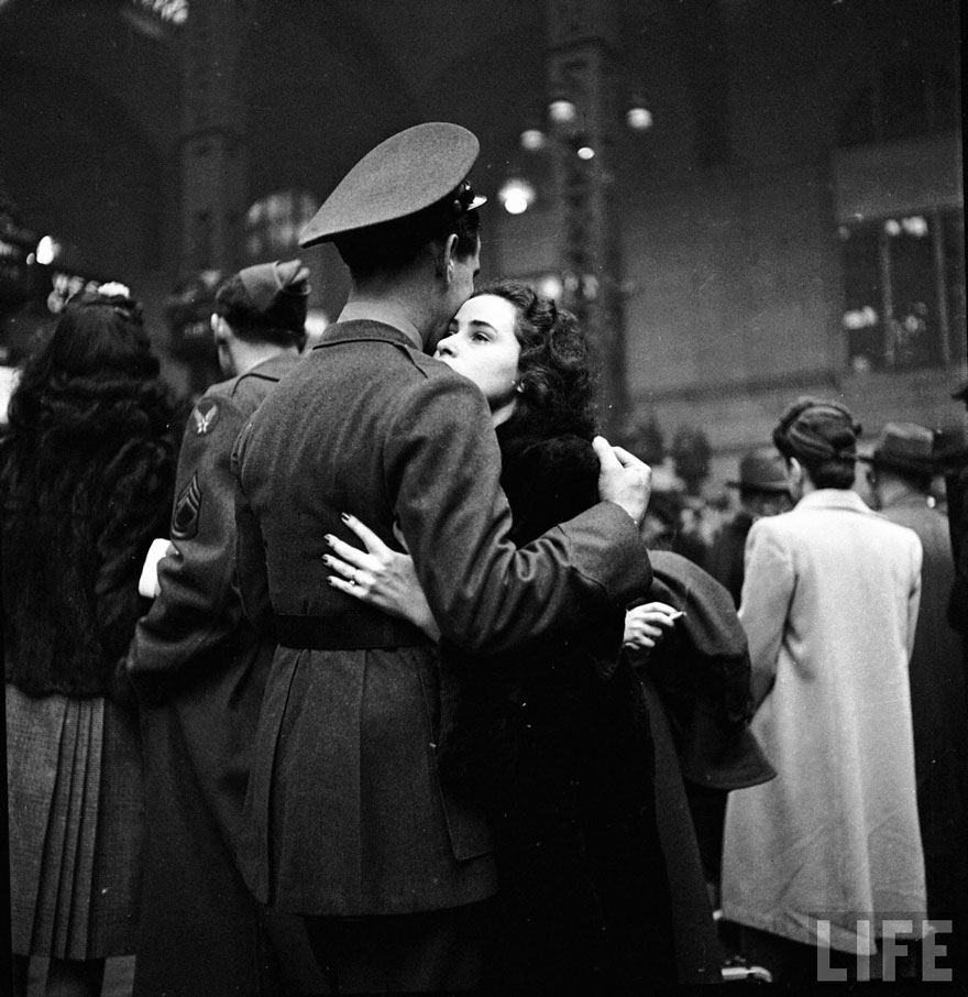 wartime love photos 005 Jak wyglądała miłość w czasach wojny?