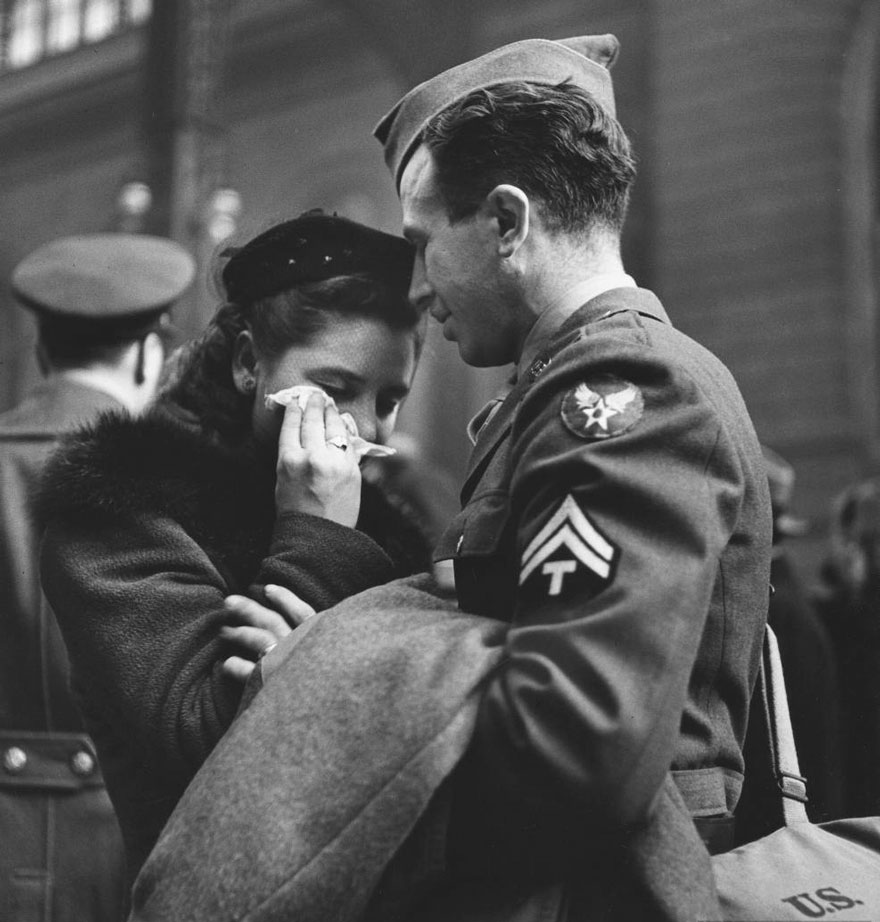 wartime love photos 011 Jak wyglądała miłość w czasach wojny?